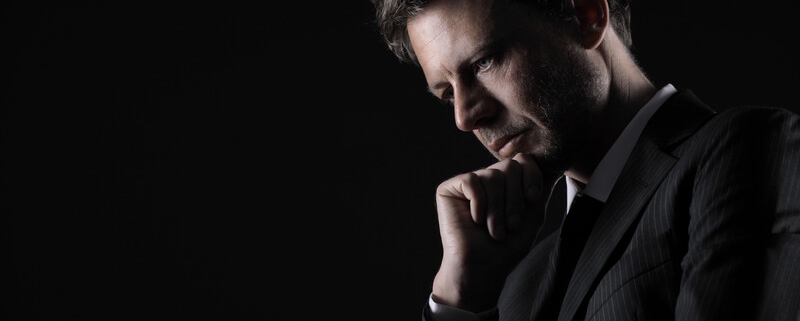 businessman in deep thought_canstockphoto13941542 800x533