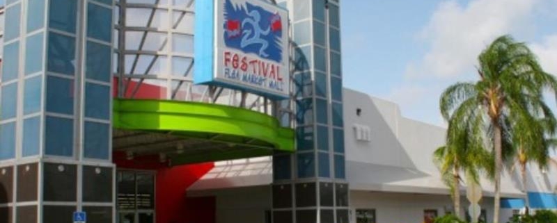 Festival_Flea_Market_Mall_entrance 800x533